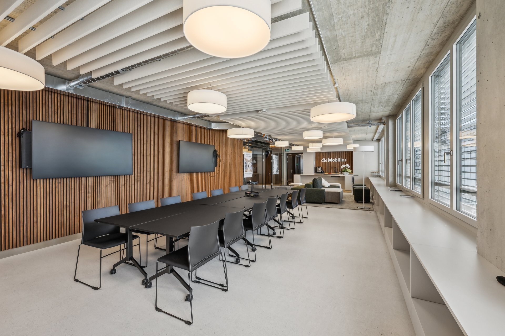 10_backbone_551624-A_A_127_raw_WEB